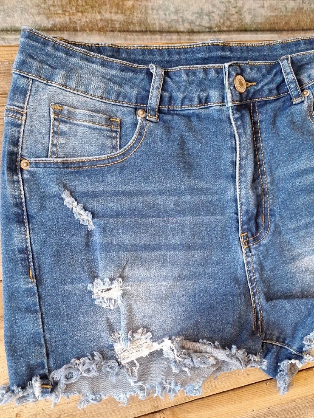 Women’s Dark Blue Distressed Denim Shorts. Large